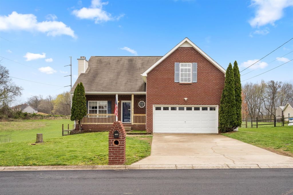 1006 Harding Dr, Clarksville, TN 37042