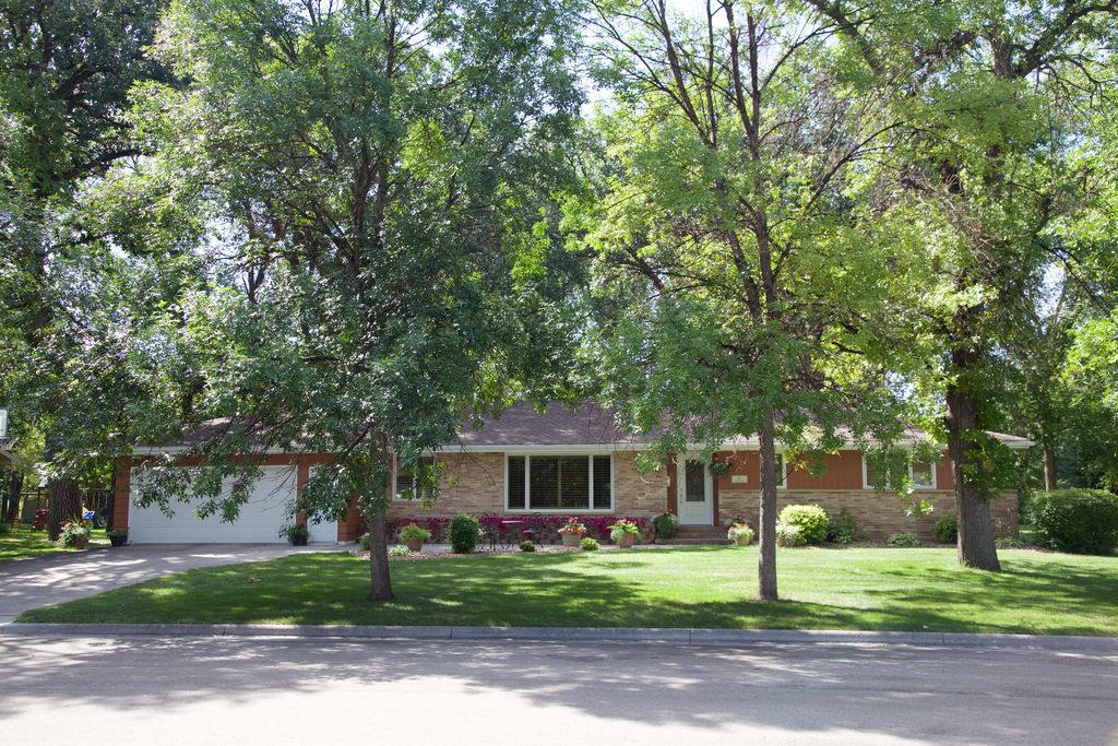 homes for sale east grand forks mn