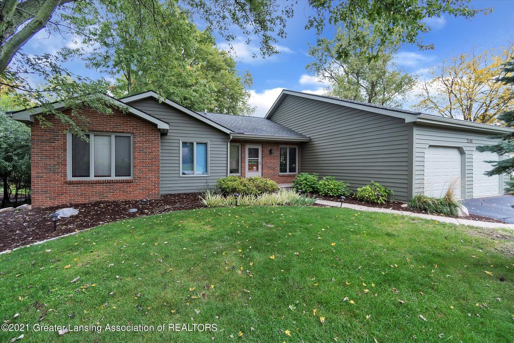 2540 Koala Dr, East Lansing, MI 48823