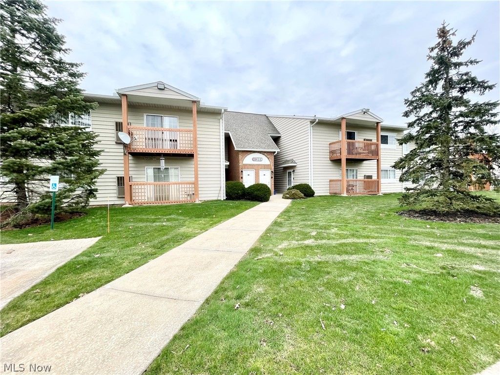 10373 Glenway Dr #204, Twinsburg, OH 44087