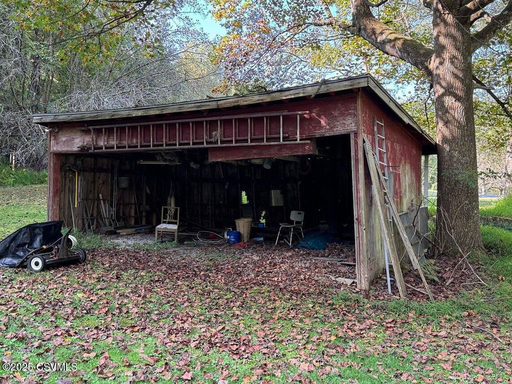 view 16th full size image of this home