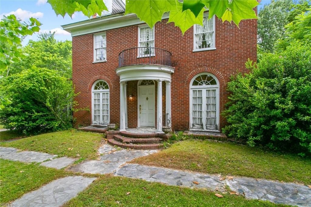 216 E Main St, Waverly, VA 23890