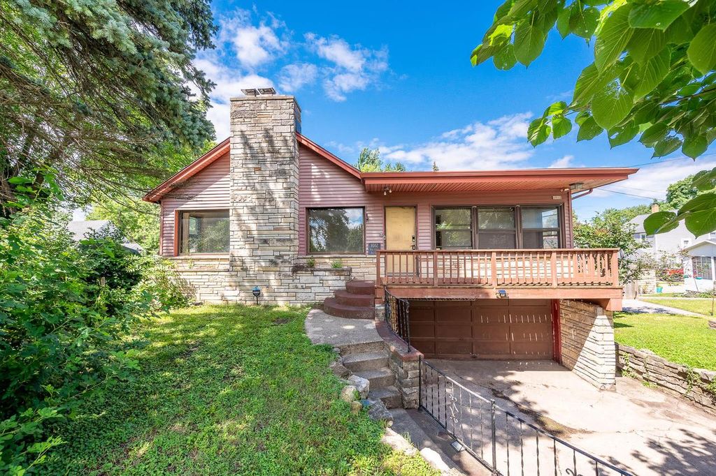 1012 Arcadian AVENUE, Waukesha, WI 53186