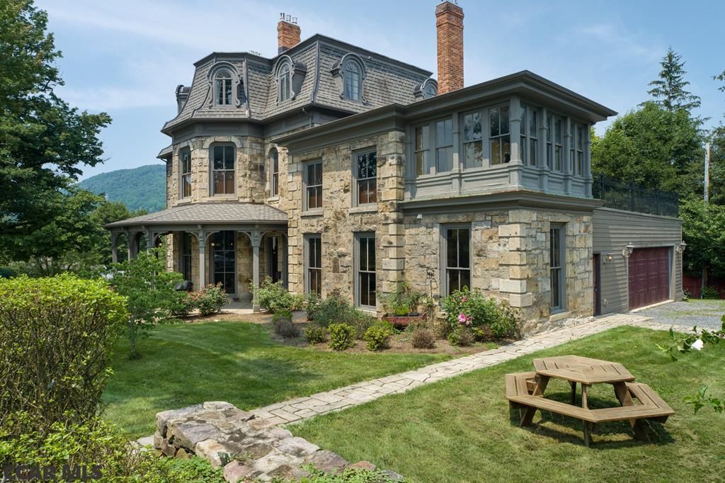 105 E Curtin St, Bellefonte, PA 16823