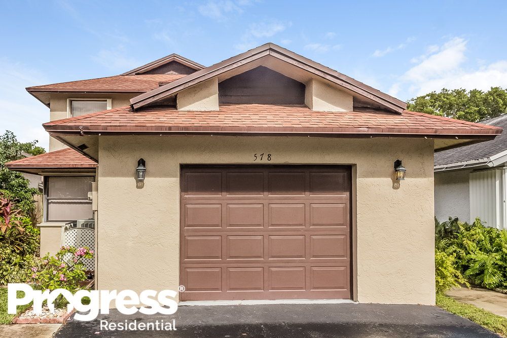 578 Lakeside Cir, Sunrise, FL 33326