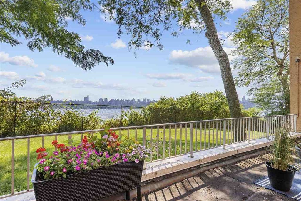 8350 Boulevard E #1H, North Bergen, NJ 07047