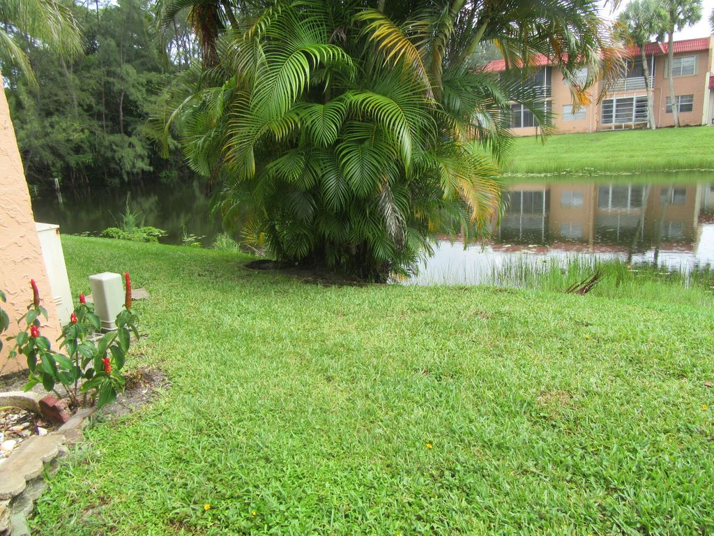 344 Lake Dora Dr, West Palm Beach, FL 33411