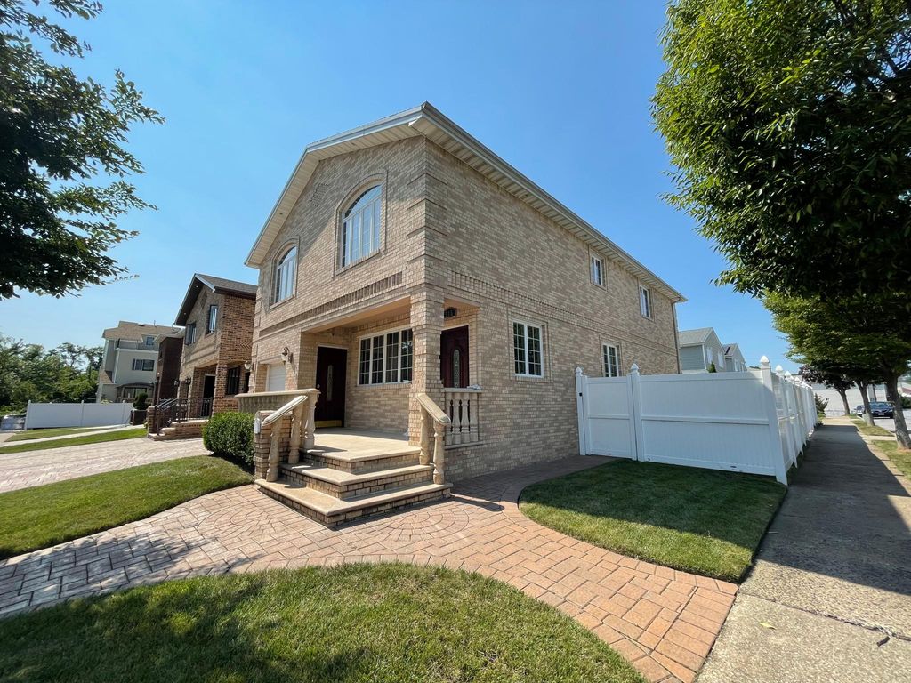 715 Laconia Ave, Staten Island, NY 10306 | Trulia