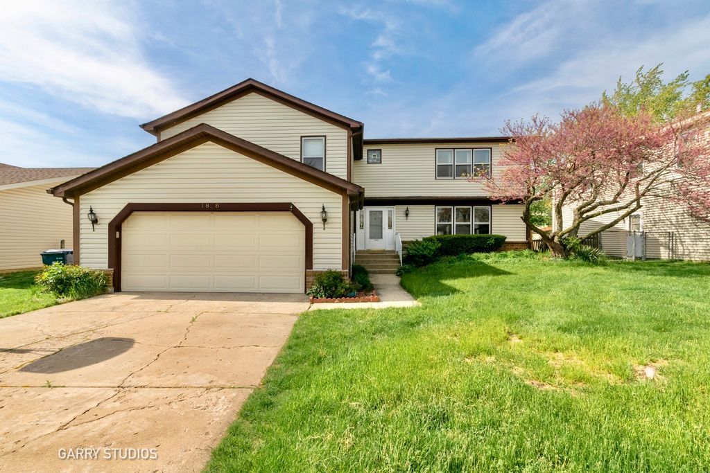 1878 Deere Ln, Glendale Heights, IL 60139