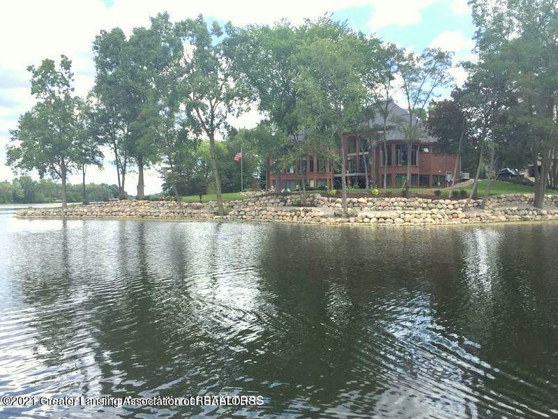 4225 Harbour Cv, Lansing, MI 48911