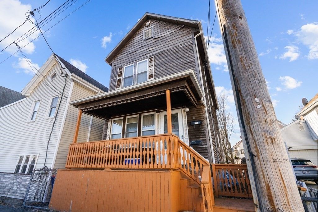 8 Hyacinth St, New Bedford, MA 02740