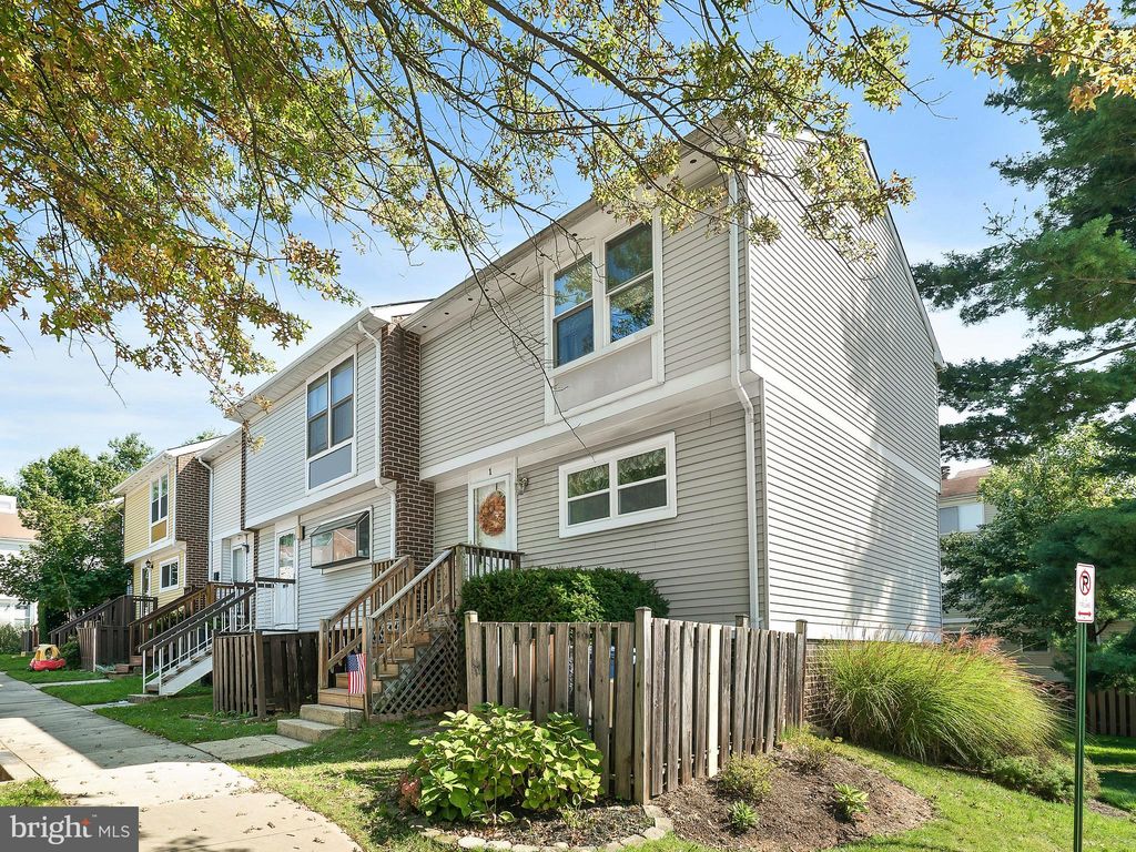1 Pine Ridge Ct #13, Germantown, MD 20874