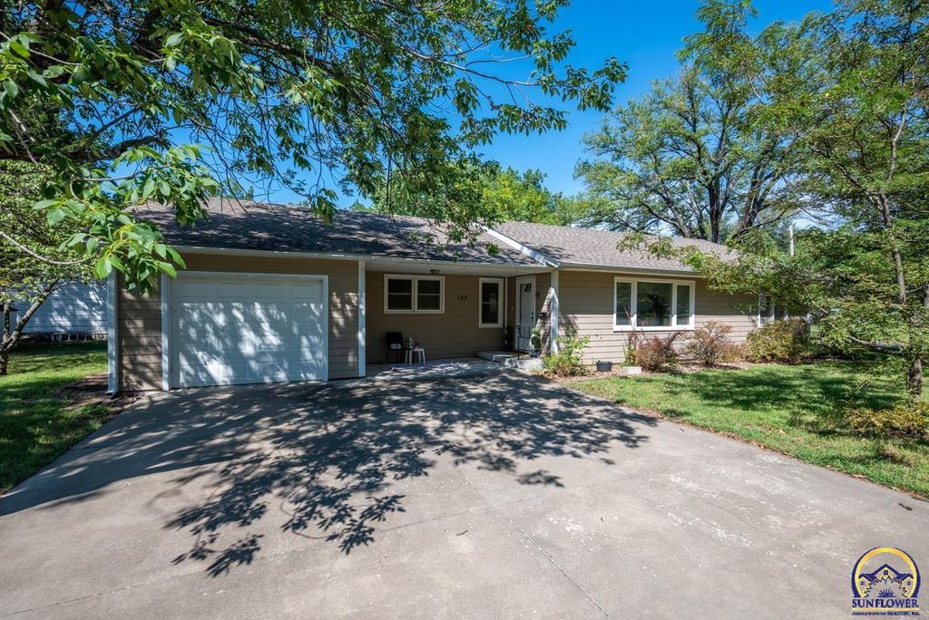 125 N 3rd St, Osage City, KS 66523 Trulia