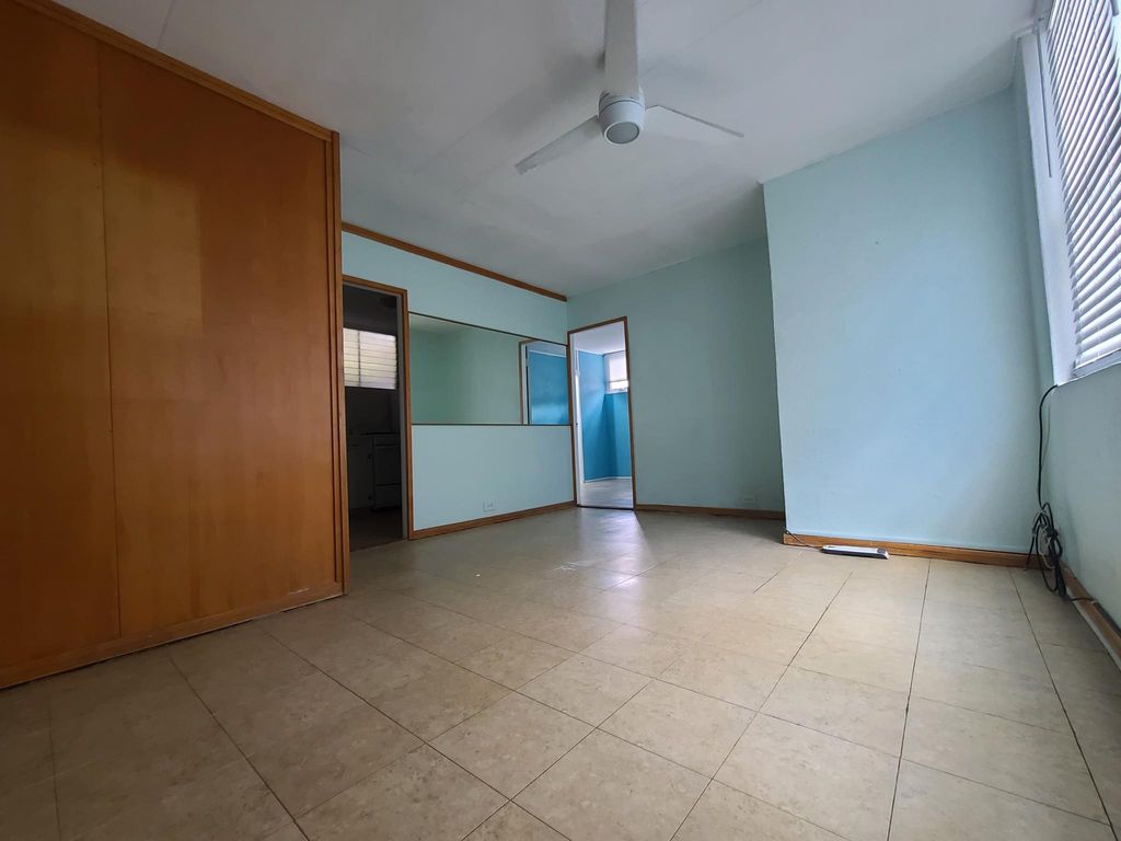 323 Kawaena Pl, Honolulu, HI 96813