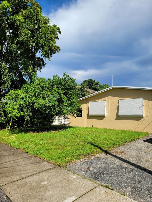 5950 NW 41st Ter, North Lauderdale, FL 33319