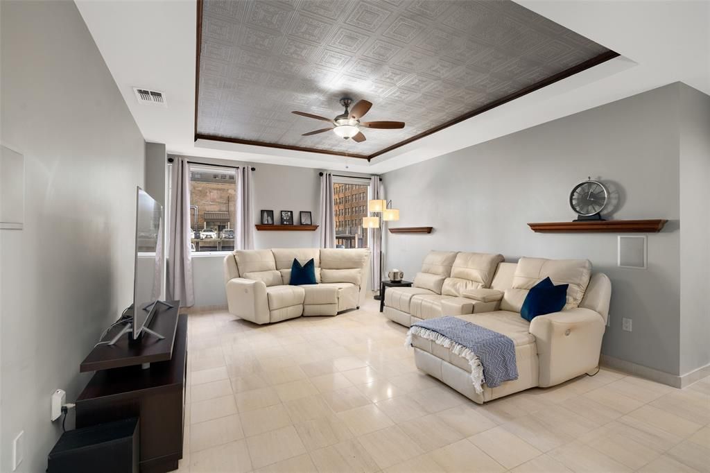 1505 Elm St #0, Dallas, TX 75201