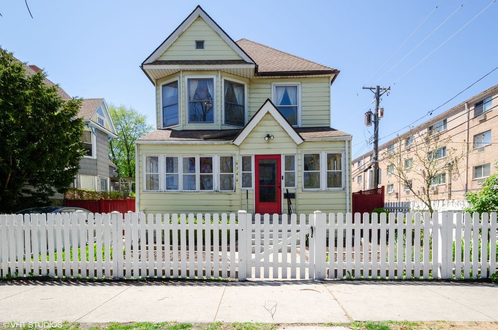 6748 N Glenwood Ave, Chicago, IL 60626