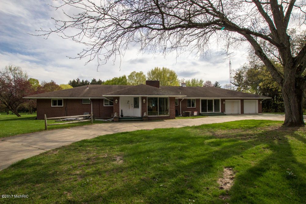 26841 Dutch Settlement St, Dowagiac, MI 49047