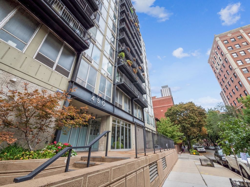 450 W Briar Pl #10A, Chicago, IL 60657