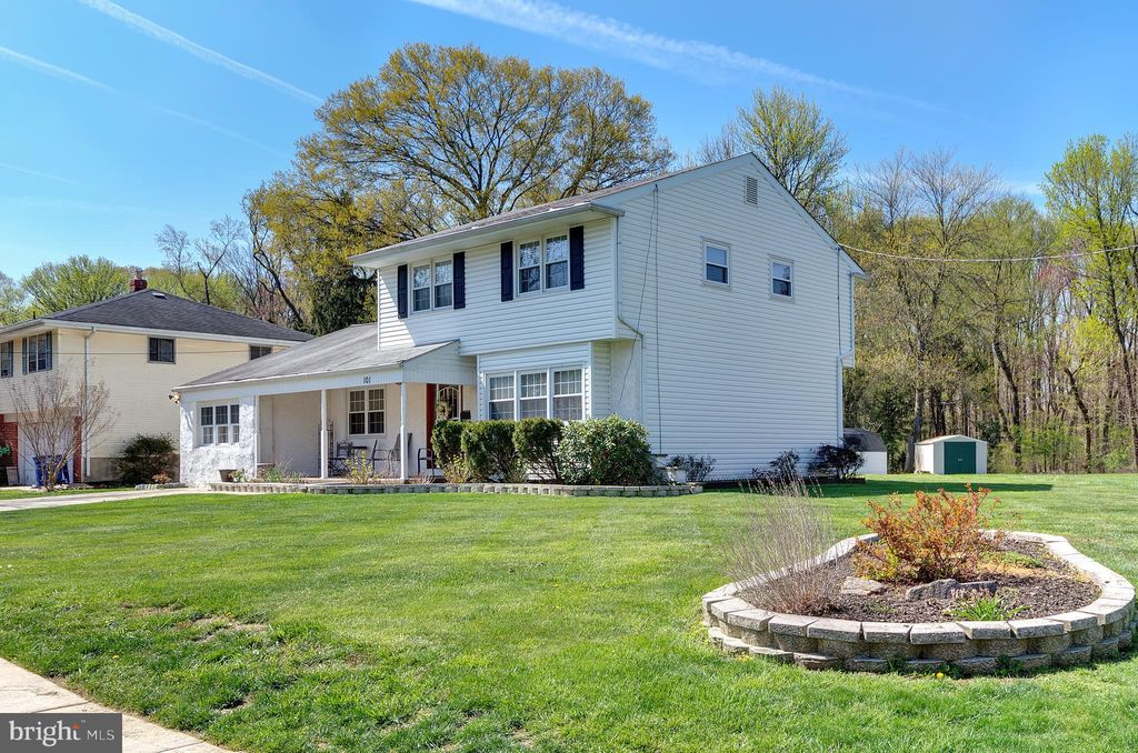 101 Chatham Rd, Mount Laurel, NJ 08054