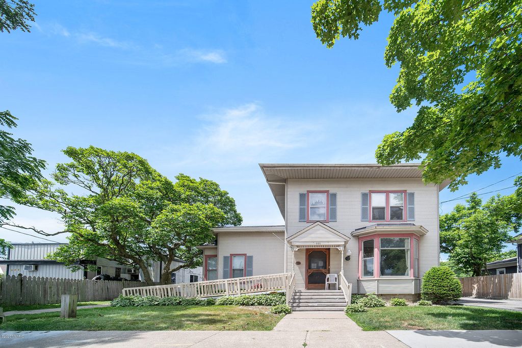 111 N Grand St, Marshall, MI 49068