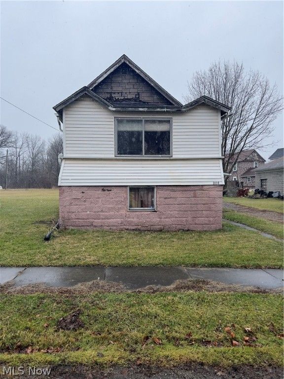 2114 Roy St, Youngstown, OH 44509
