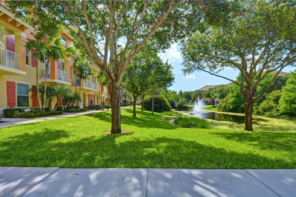 1284 Via Fiume, Boynton Beach, FL 33426