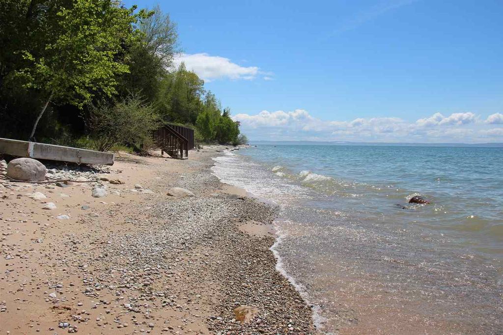 7030 Windemere Dr, Harbor Springs, MI 49740 Trulia