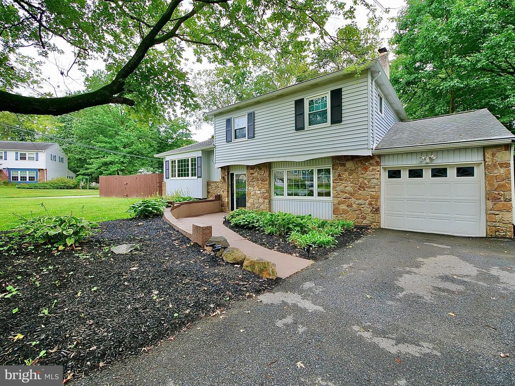 2540 Dartmouth Woods Rd, Wilmington, DE 19810