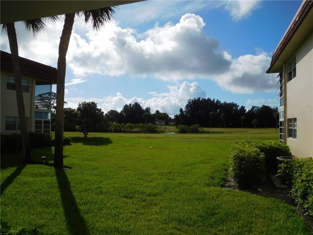 64 Woodland Dr #103, Vero Beach, FL - 1 Bed, 2 Bath Condo - 35 Photos