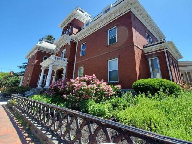 241 Middle St #1, Portsmouth, NH 03801
