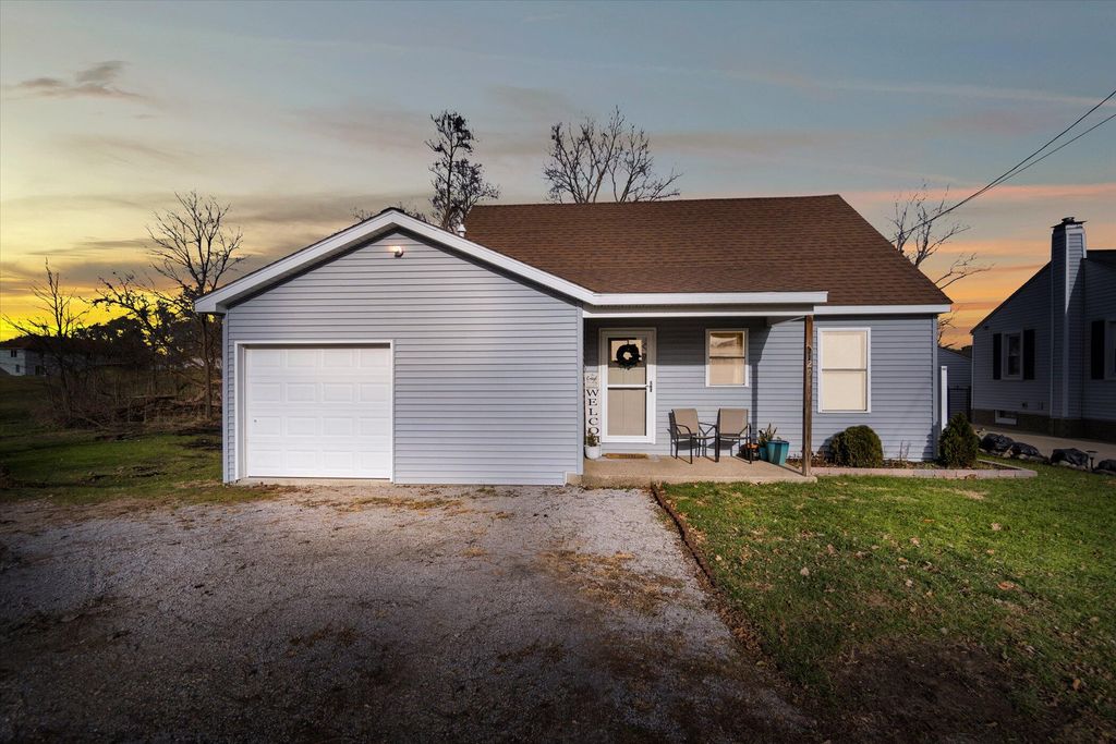 291 Ackerson Lake Dr, Jackson, MI 49201