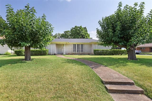 225 Sheffield Dr, Fort Worth, TX 76134