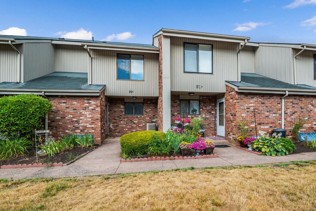 21 Amato Dr #D, South Windsor, CT 06074