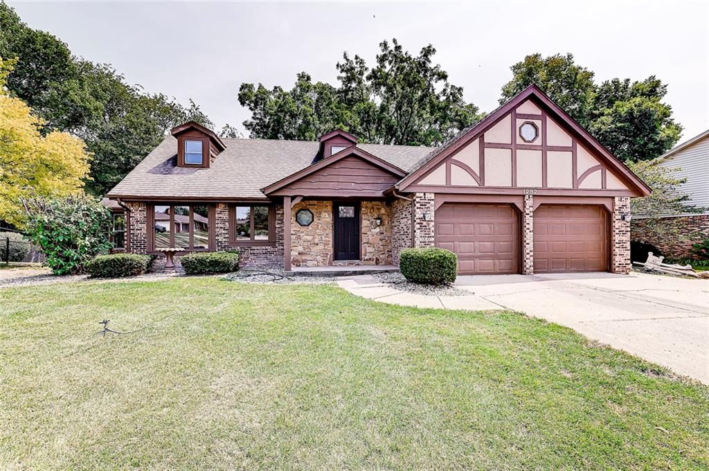 1282 Timberwood Cir, Anderson, IN 46012