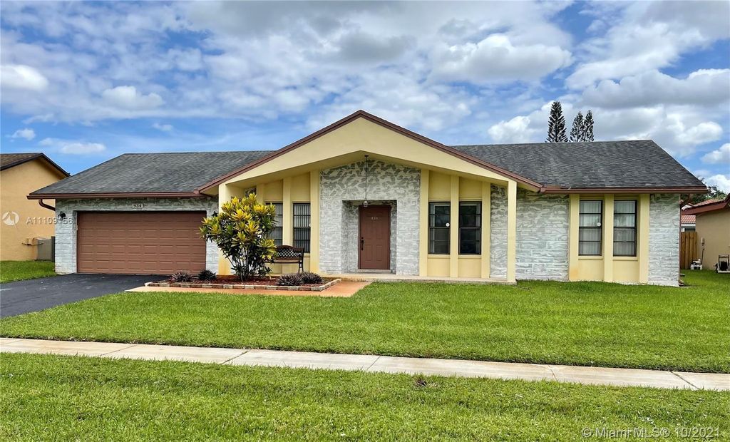 934 NW 133rd Ave, Sunrise, FL 33325