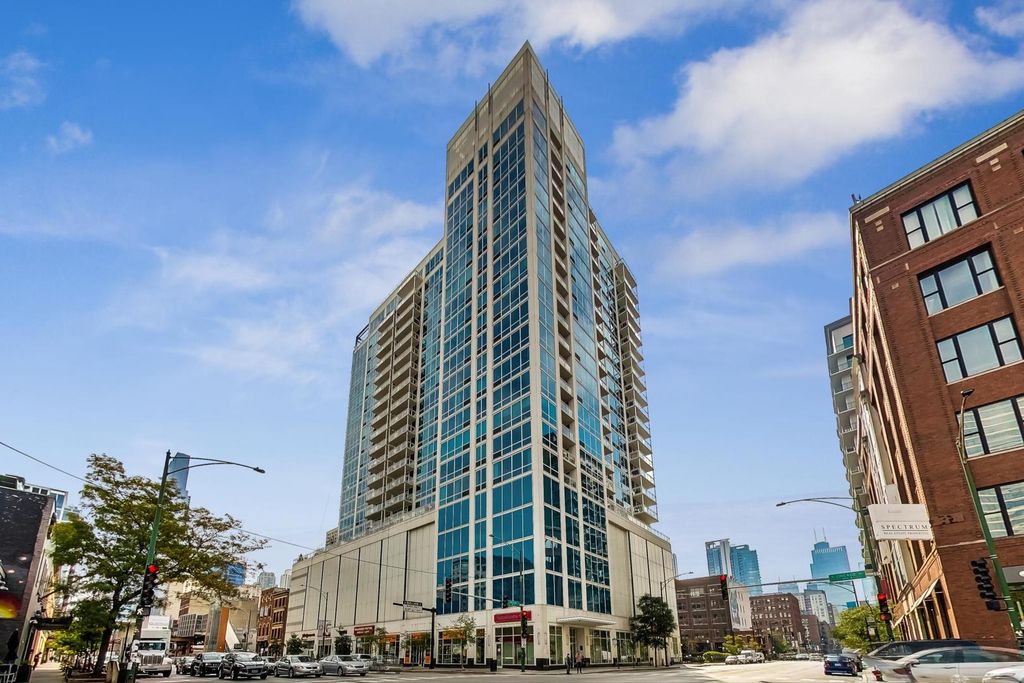 757 N Orleans St #905, Chicago, IL 60654