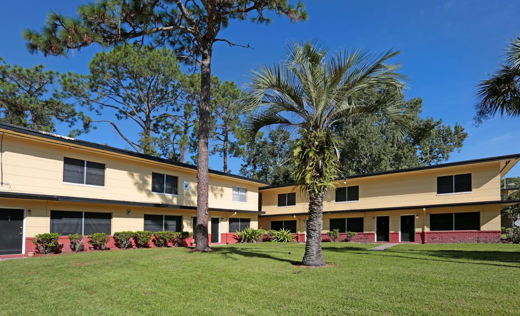 4754 Ortega Hills Dr, Jacksonville, FL 32244