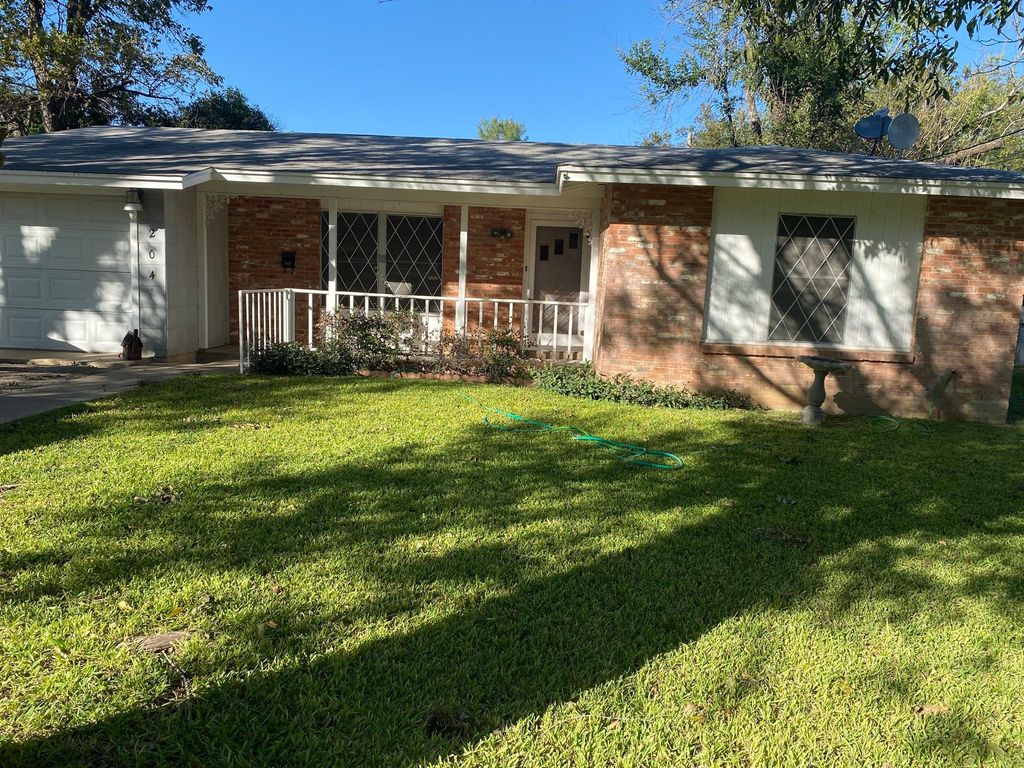 204 W Oppenheimer St, Uvalde, TX 78801 Trulia
