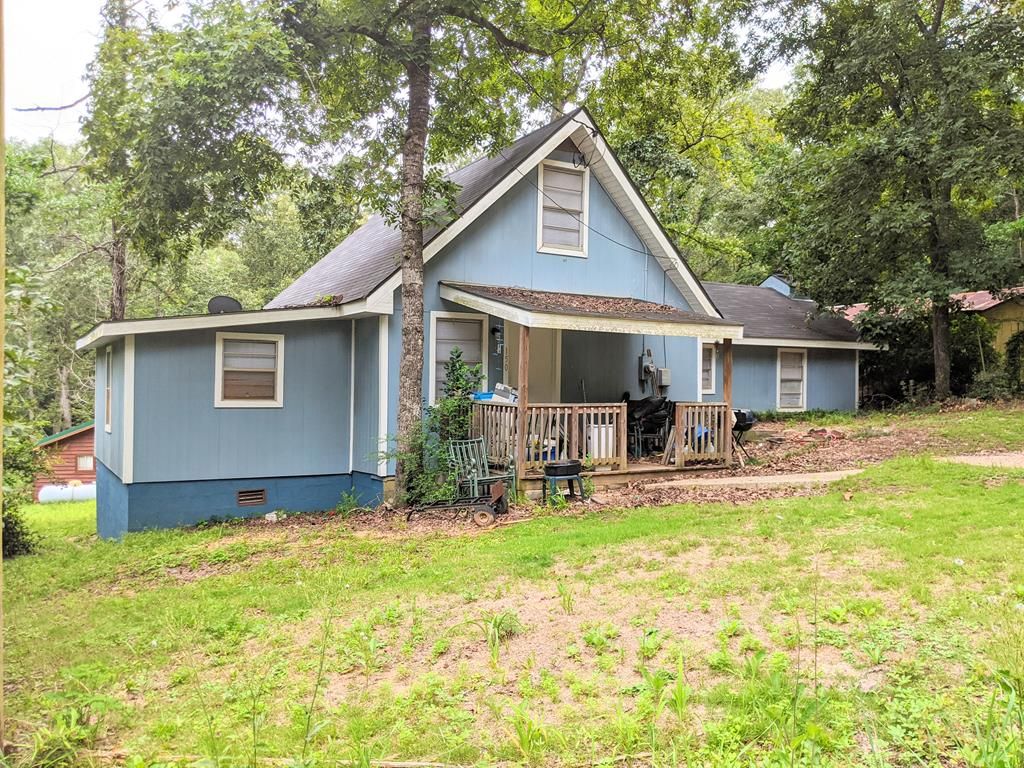 150 Barrett Dr, Deatsville, AL 36022