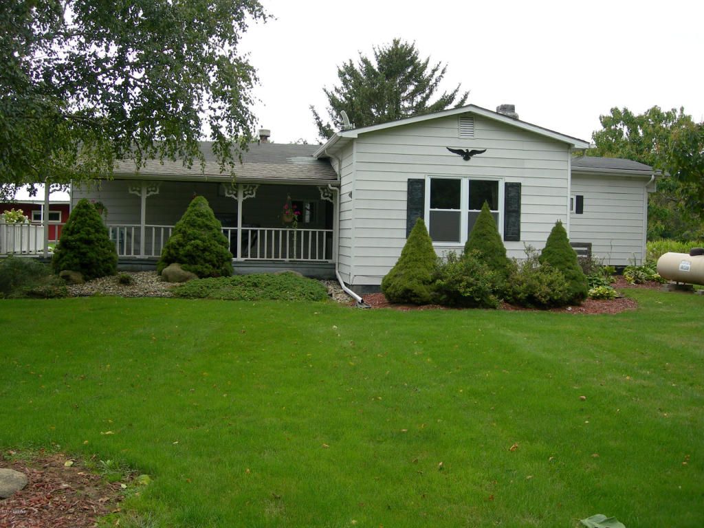 876 N Briggs Rd, Quincy, MI 49082