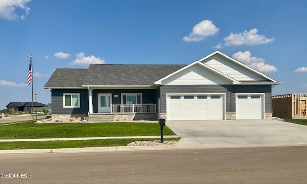 2328 7th St   NW, Watertown, SD 57201