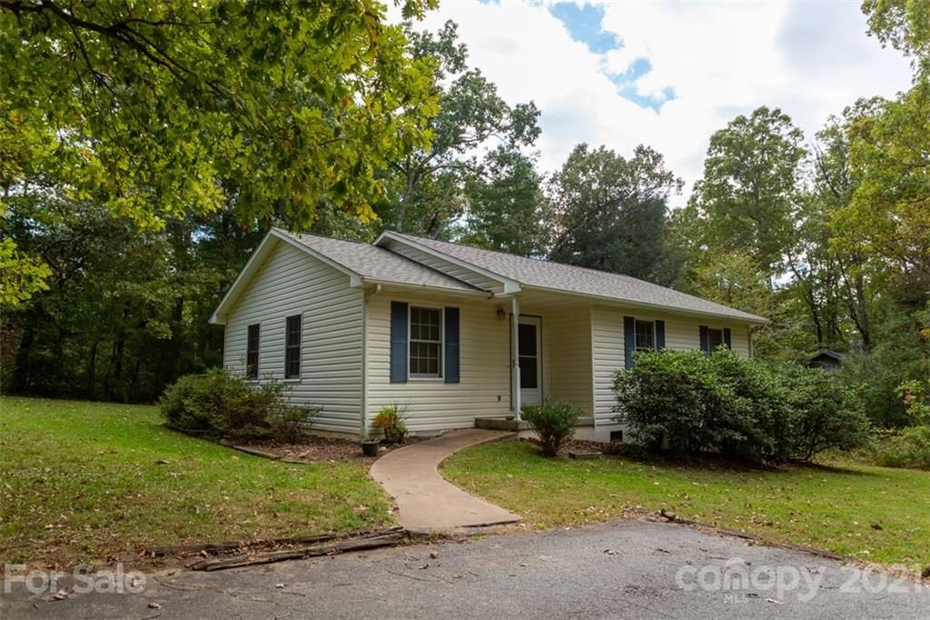 55 Trinity Chapel Rd, Asheville, NC 28805