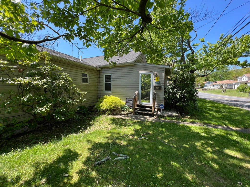 225 W Center St, Wind Gap, PA 18091 Trulia