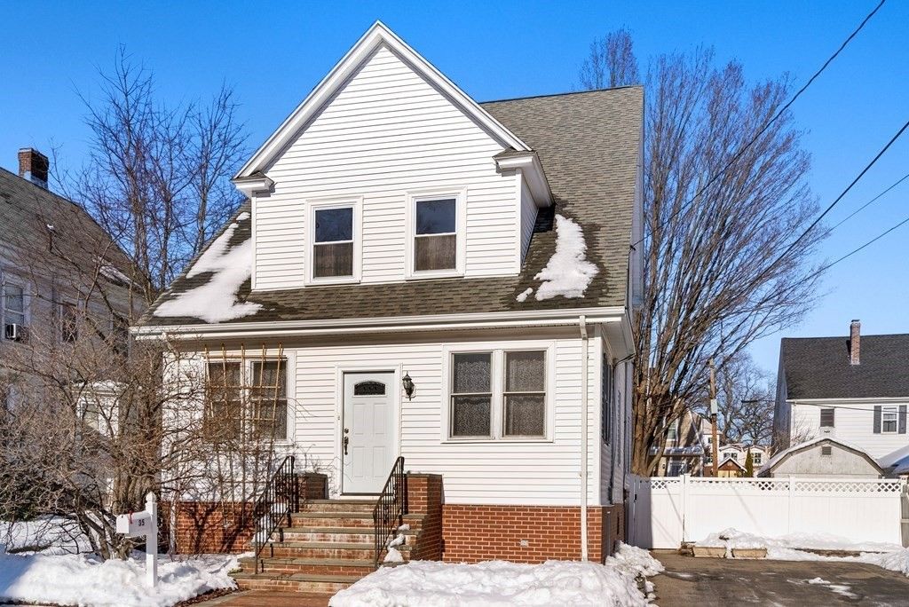 35 Elgin St, West Roxbury, MA 02132
