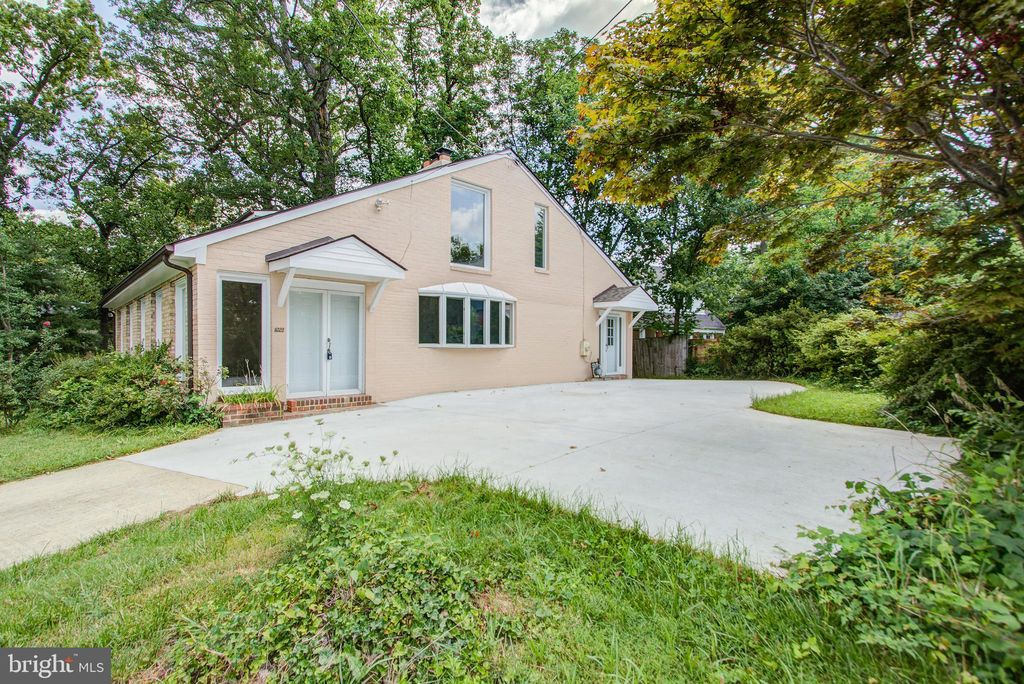 5322 Glenwood Rd, Bethesda, MD 20814