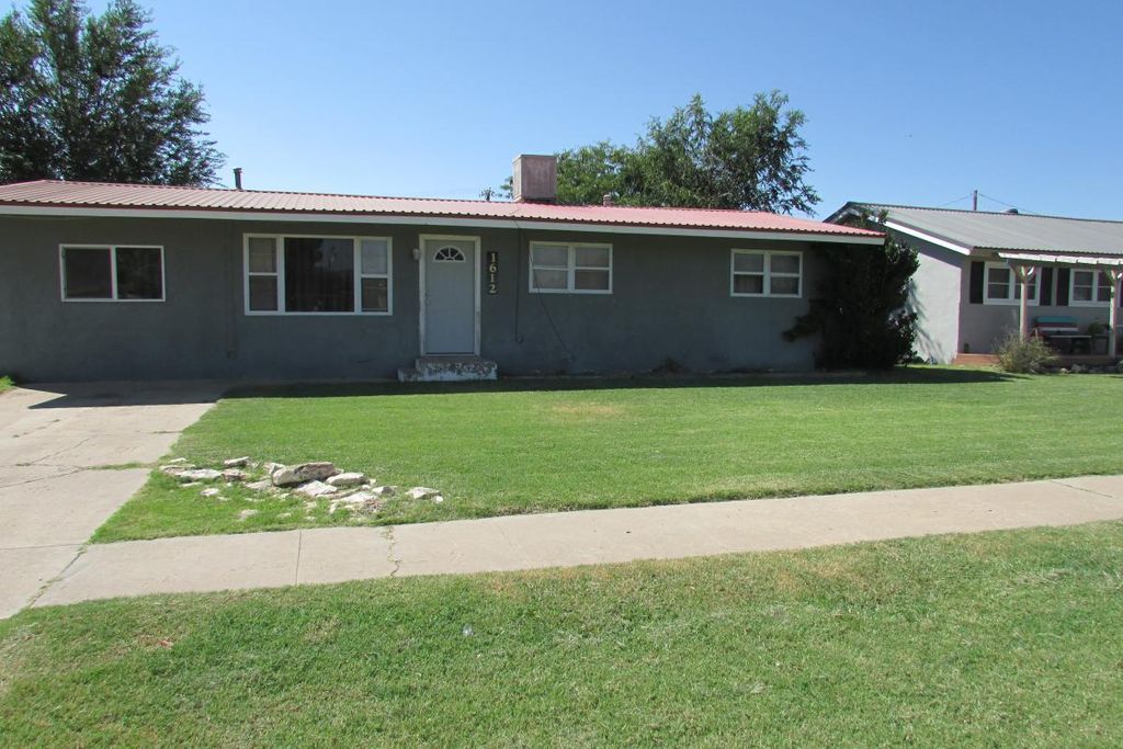 1612 S Avenue C, Portales, NM 88130