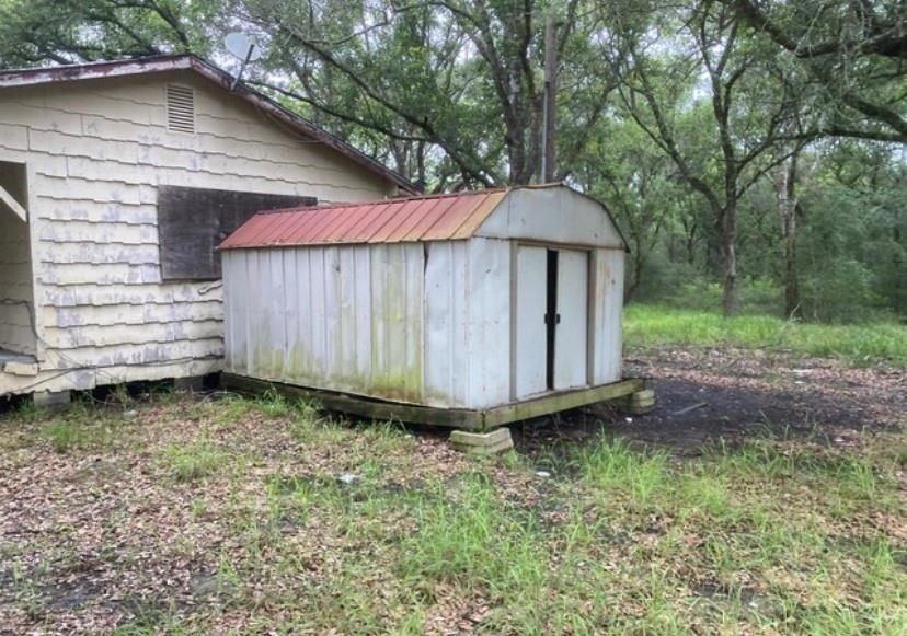 1637 Oak Dr, Bay City, TX 77414