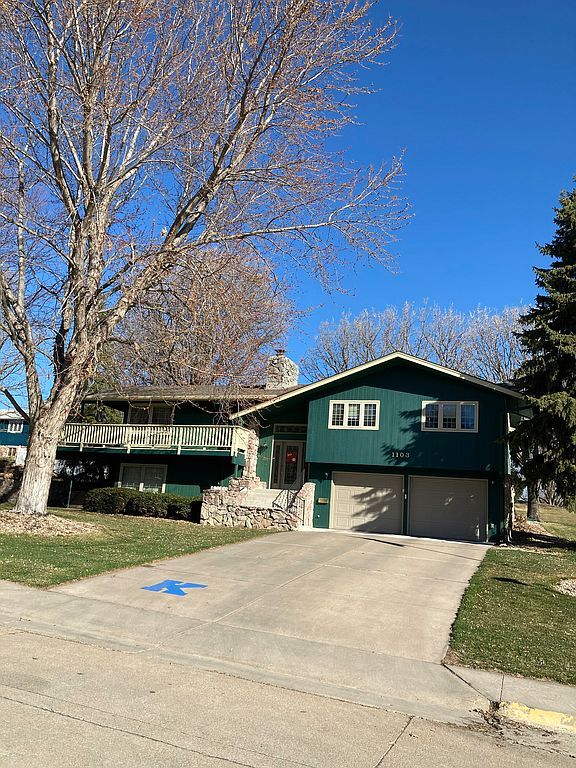1103 W 31st St, Kearney, NE 68845