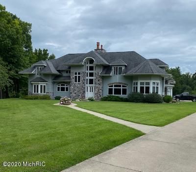 961 Blossom Rd, Sherwood, MI 49089